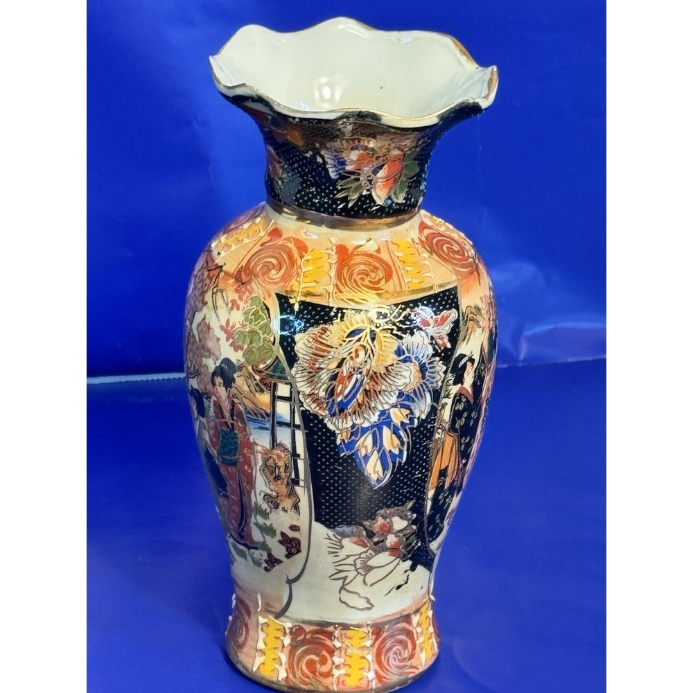 Vintage Chinese Porcelain hand-painted W/Etched Borders 8in.